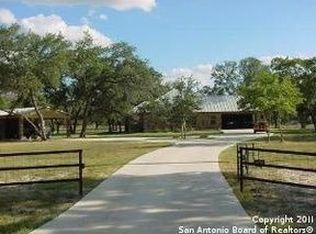 100 Copper Creek Dr, La Vernia, TX 78121