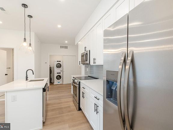 2nd image of 2002 Frankford Ave #302