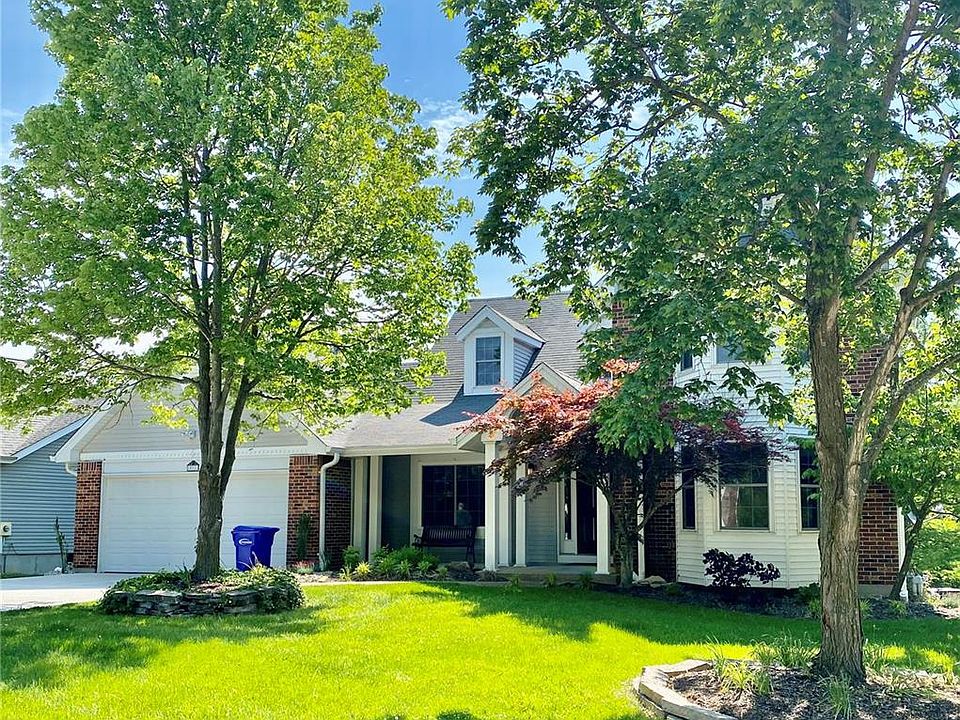 2nd image of 911 Oak Terrace Ct