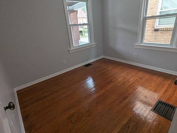 5th image of 6029 Graceland Ave