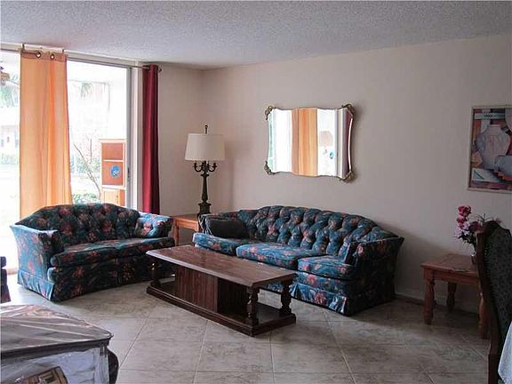 5th image of 424 SE 10th St APT 101