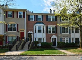283 Larch Ln, Mahwah, NJ 07430