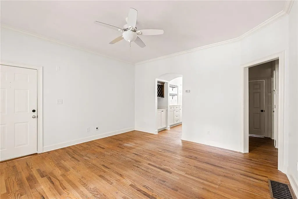 2 bed, 1.0 bath, 1068 sqft, $2,500 — Photo 3