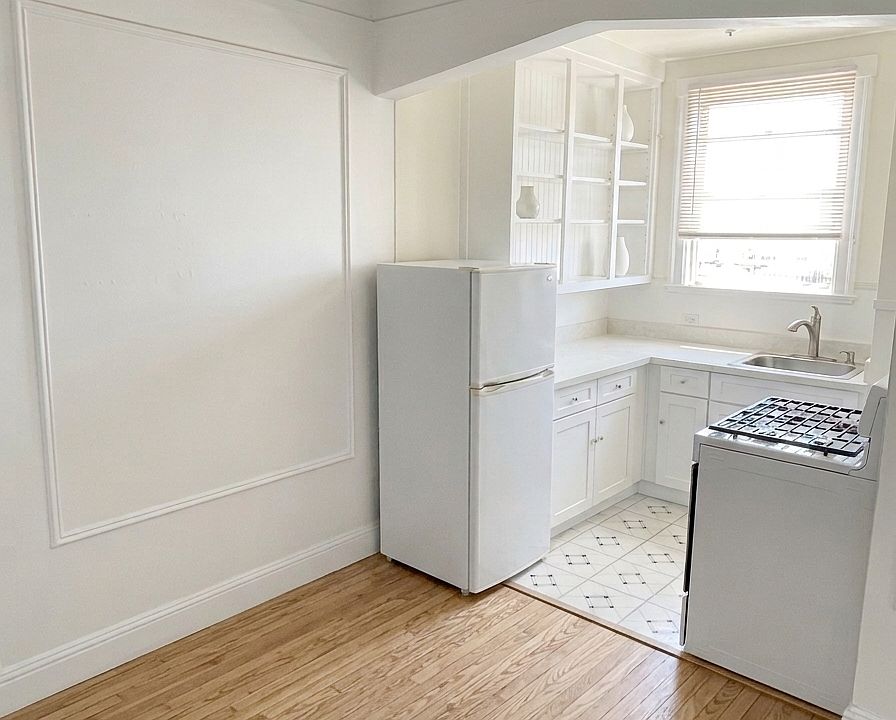 2nd image of 3104 Sacramento St APT 10
