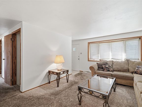 3rd image of 954 Ellen Dr