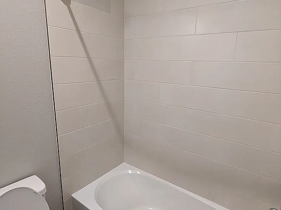 5th image of 1800 Colorado Blvd #101