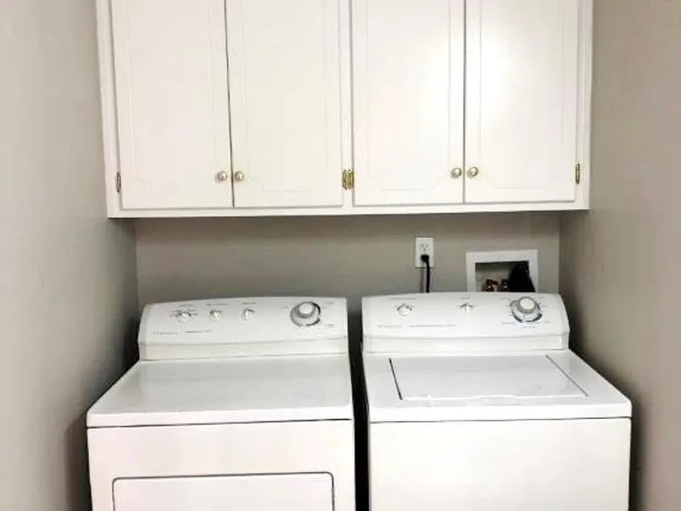 124 N Springview Dr — Photo 17