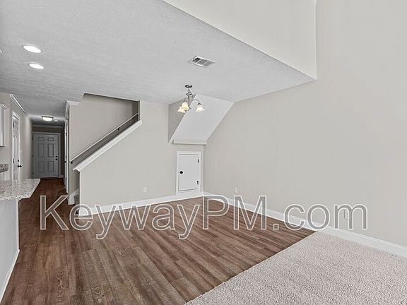 5th image of 626 Vista Dr