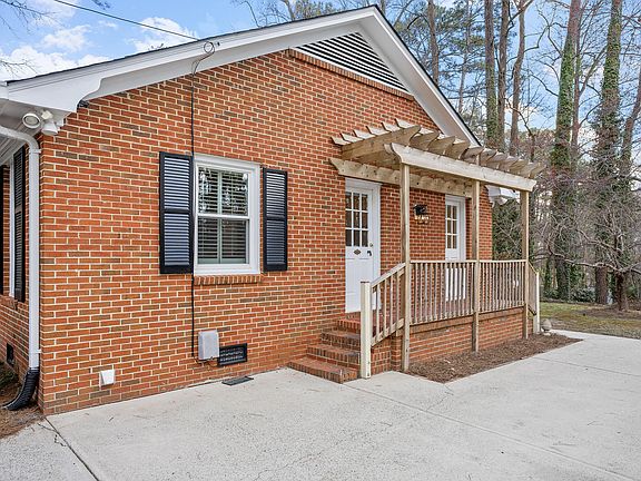 3rd image of 3911 Hope Valley Rd