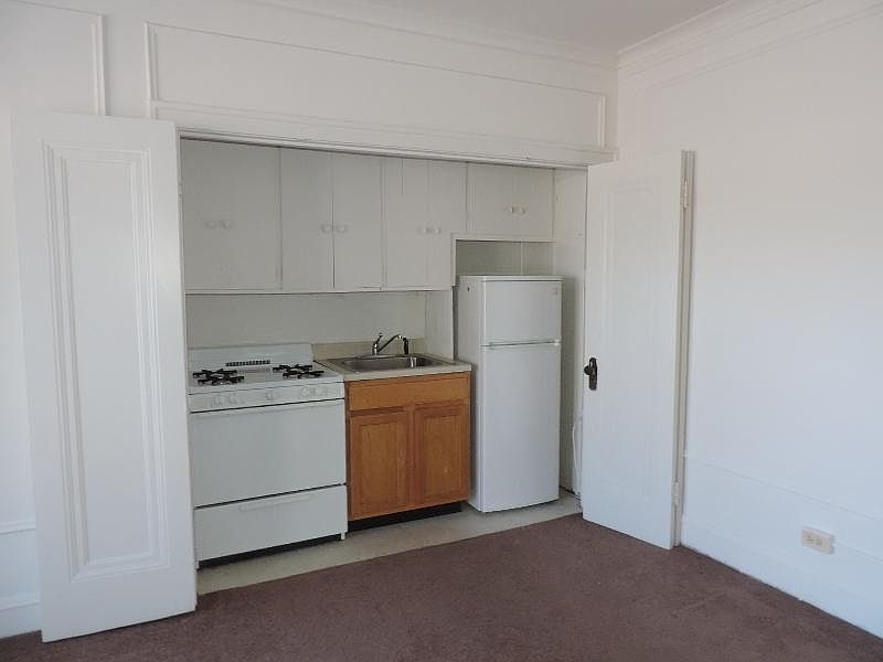 2nd image of 725 Washington St #101