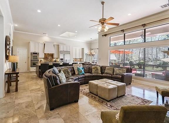 3rd image of 320 Lake Shore Dr