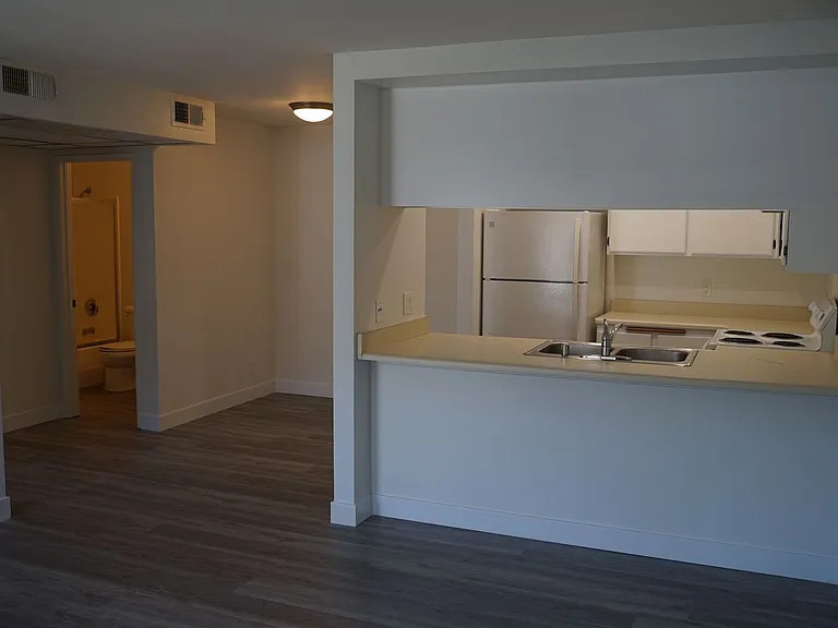 Reed and Brooke Apartments — Photo 14