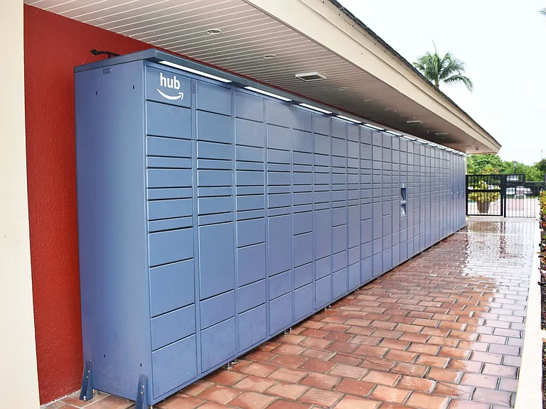 Amazon Hub Lockers
