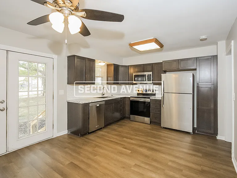 11032 N Harrison St — Photo 2