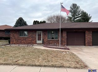 1038 N 8th St, Seward, NE 68434