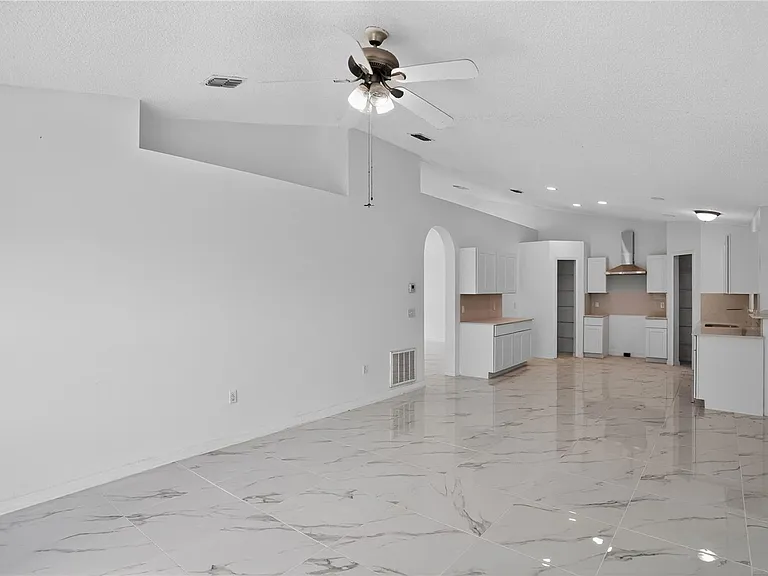 1118 Perpignan Ct — Photo 8