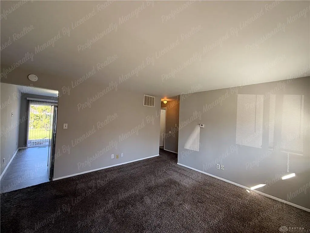 2 bed, 1.0 bath, $925 — Photo 2