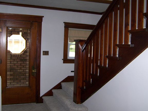 4th image of 305 W Oak St