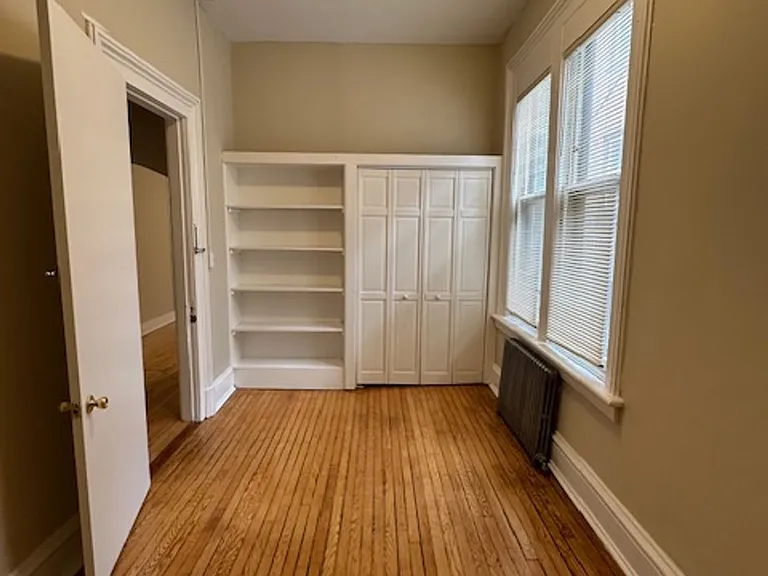 7/1 - $1545 2 BR, 1 BA with Heat, 3 blocks from UWM- 2943 N Bartlett — Photo 9