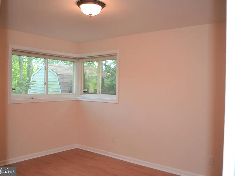 3809 Whispering Ln — Photo 34