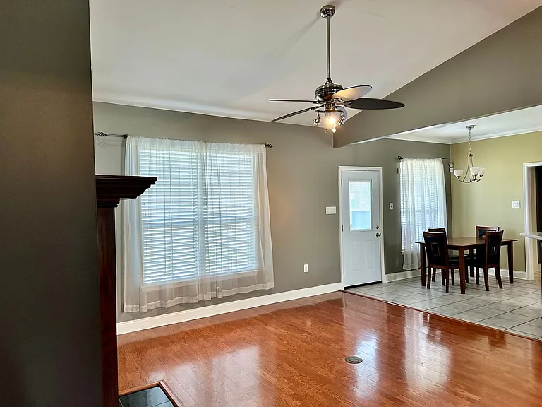 9721 Buttercup Dr — Photo 5