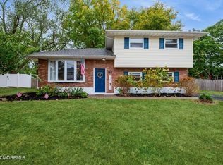 42 Oak Ter, Howell, NJ 07731