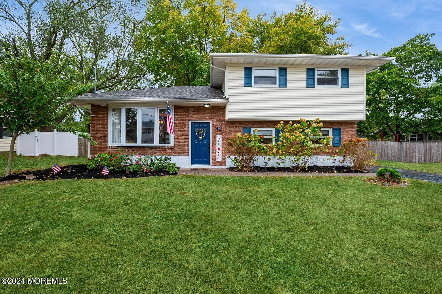 42 Oak Terrace photo 1