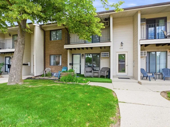 1646 S Carriage LANE #2, New Berlin, WI 53151