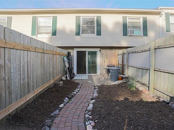 5th image of 119 Floral Ave #0