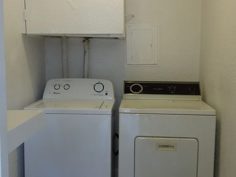 922 NW 21st St #9 — Photo 8