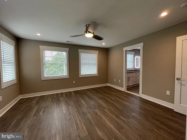 307 Charles St — Photo 10