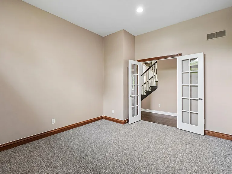 1819 Brookview Dr — Photo 29