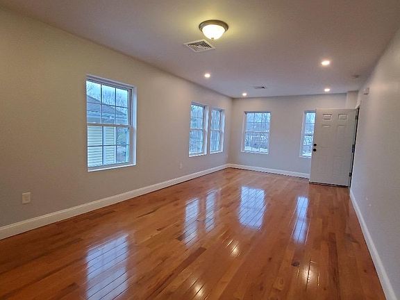 4th image of 61 Collyer St #2