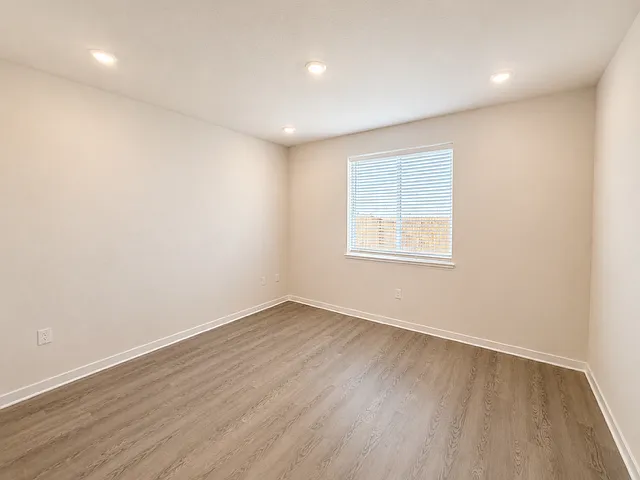 3 bed, 1251 sqft, $2,795 — Photo 4