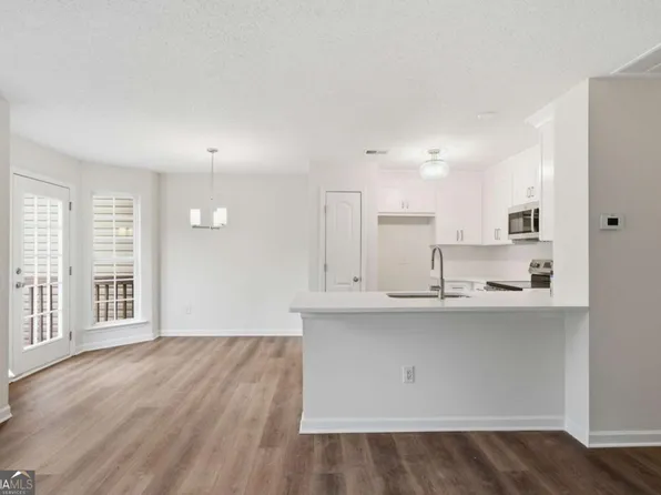 533 Fox Creek Xing, Woodstock, GA 30188