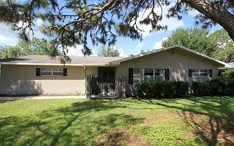 1st image of 2741 Queenswood Dr