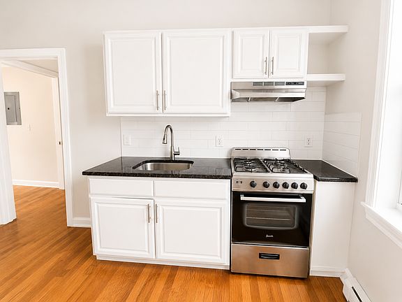 4th image of 641 Central Ave APT 2L