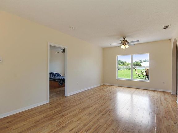 4th image of 902 Dartmouth Ct