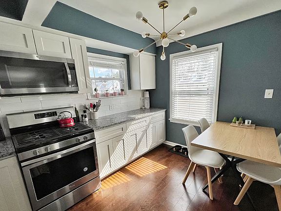 4th image of 431 Dewey St