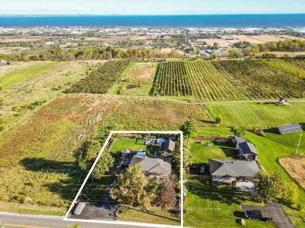 919 Ridge Rd, Hamilton, ON L8J 2Y4