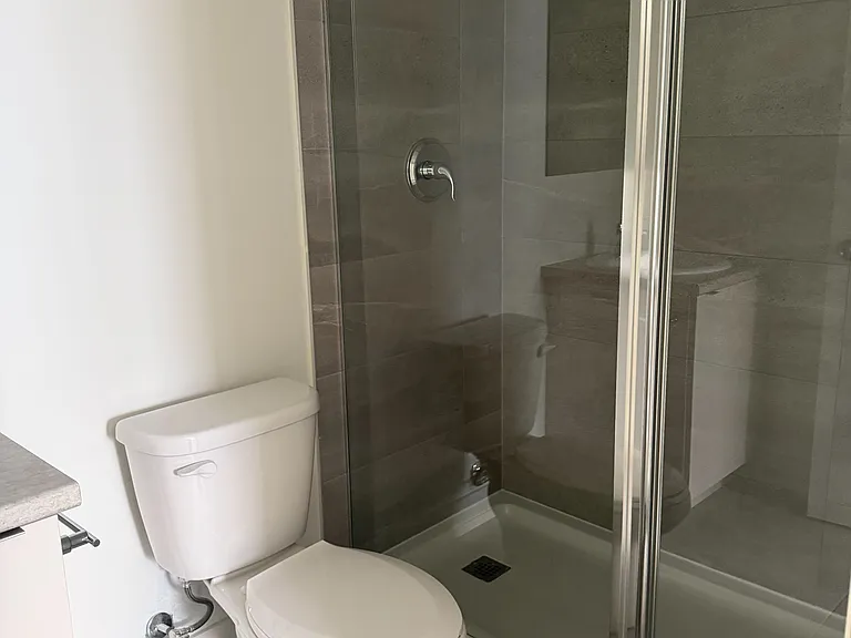 16 Melbourne Ave — Photo 4