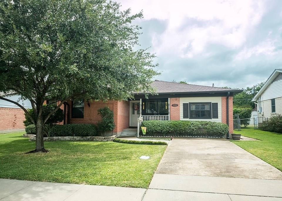 1st image of 834 Alamo Ln