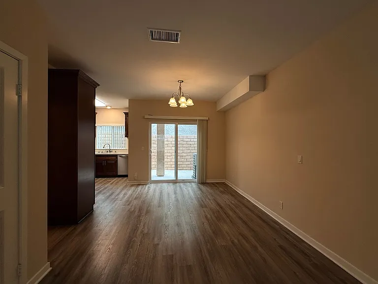 242 S Redwood Ave — Photo 9