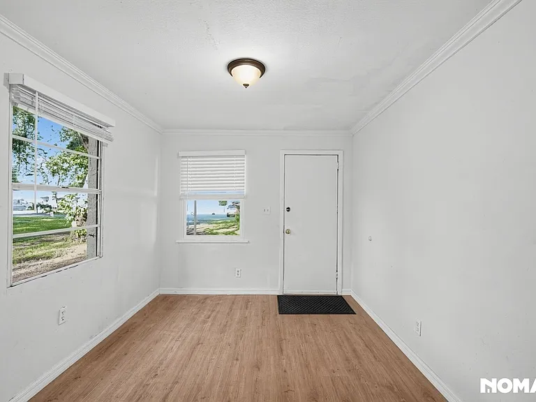 8915 N Orleans Ave — Photo 11