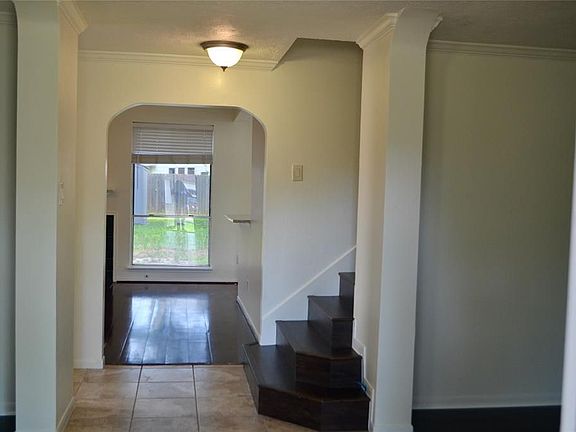 3rd image of 16707 Sussex Dr