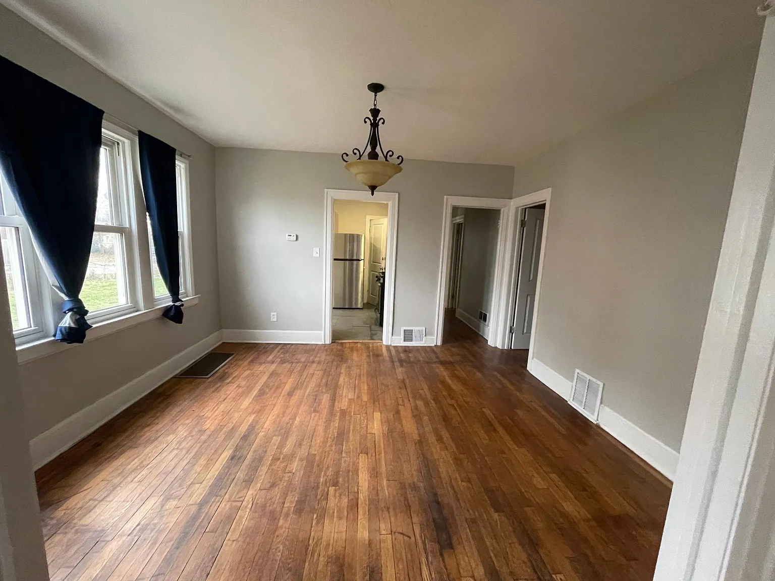 4 bed, 1400 sqft, $1,450 — Photo 2