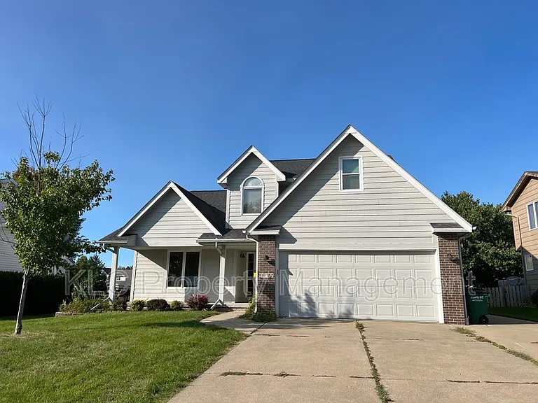 15177 Hawthorn Dr — Photo 2