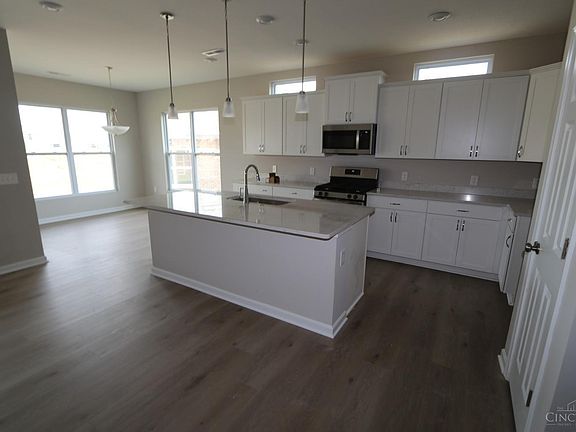 5th image of 5606 Callaway Dr #121