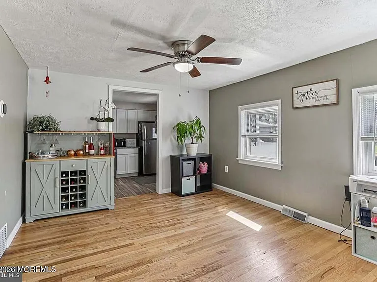 36 Browning Ave — Photo 6