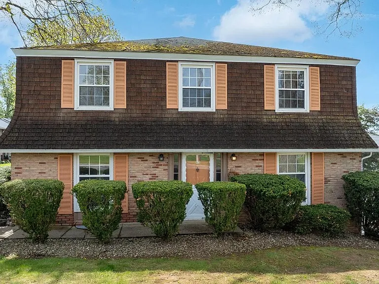 570 Galen Dr — Photo 1